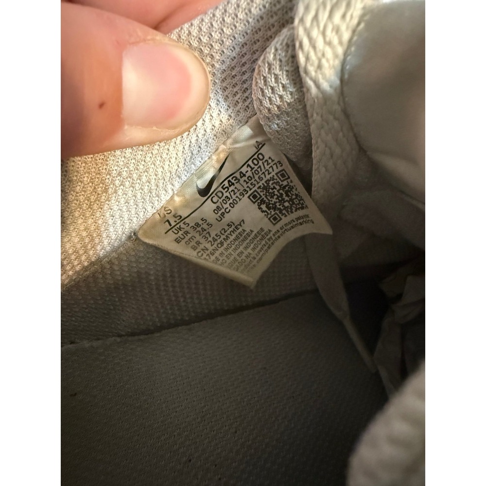 Nike - Picture 5 of 8
